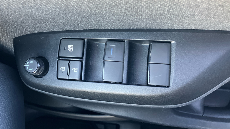 Toyota Yaris 1.5 Hybrid Design 5dr CVT Hybrid Hatchback